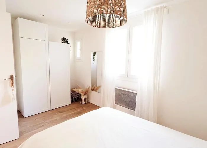 Parenthese Entre Pic Saint Loup Et Vignes - Meuble De Tourisme 3 Etoiles Appartement *